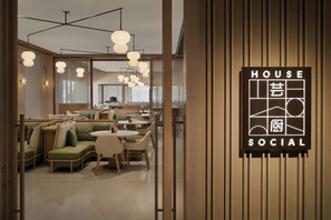 2 restaurantes, cocina asiática