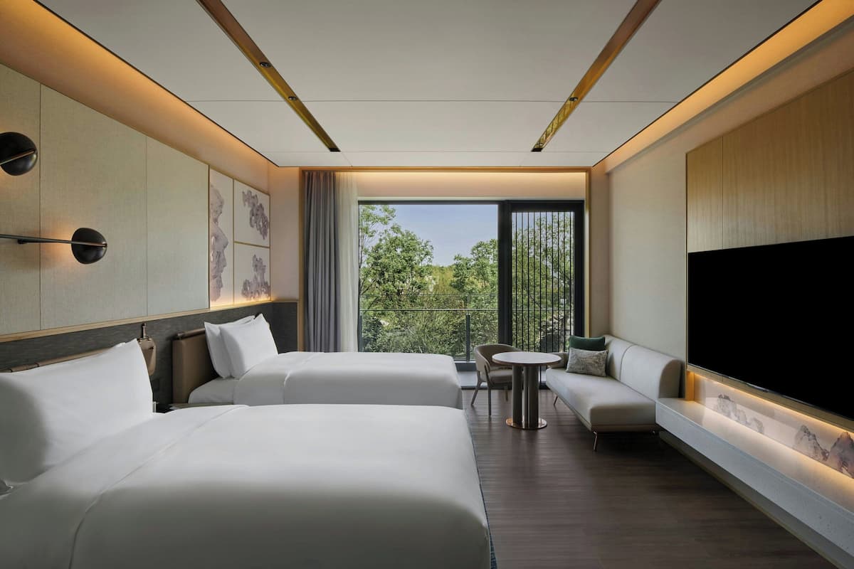 Standaard kamer, 2 tweepersoonsbedden | Donzen dekbedden, een kluis op de kamer, verduisterende gordijnen