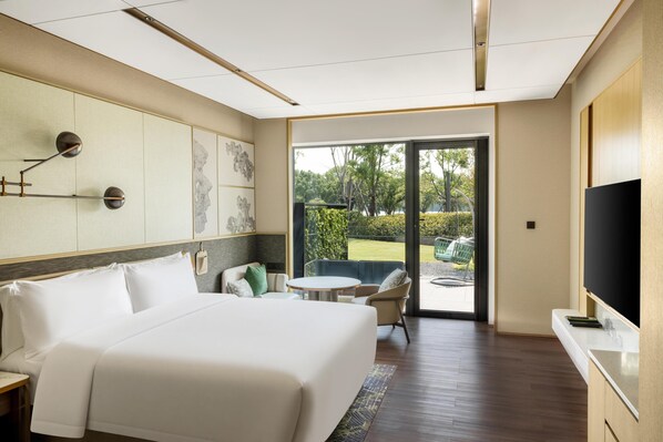 Room, 1 King Bed, Lake View