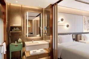 羽絨被、房內夾萬、遮光窗簾/窗簾、熨斗/熨衫板