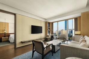 Deluxe Suite, 1 King Bed, City View | Down comforters, minibar, in-room safe, desk - Xi'An Marriott Hotel High-Tech Zone (Xi'an)