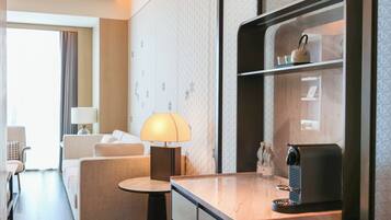 Deluxe Suite, 1 King Bed, City View | Free WiFi