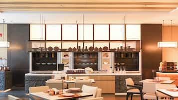 2 restaurants, breakfast, lunch, dinner served; Chinese cuisine