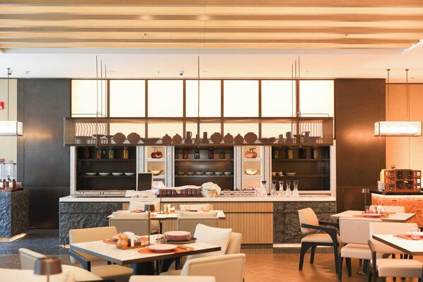 2 restaurants, breakfast, lunch, dinner served; Chinese cuisine