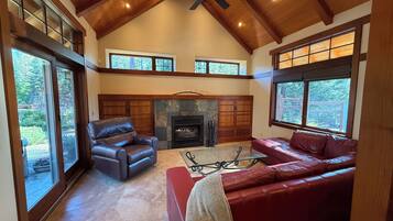 Smart TV, fireplace, books, stereo