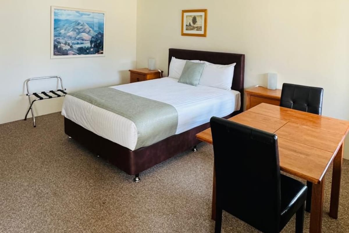 Desk, laptop workspace, iron/ironing board, free WiFi