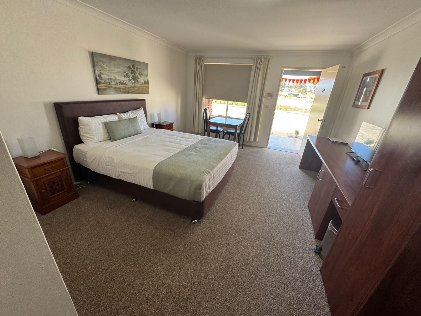 Desk, laptop workspace, iron/ironing board, free WiFi