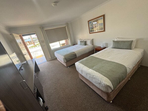 Desk, laptop workspace, iron/ironing board, free WiFi