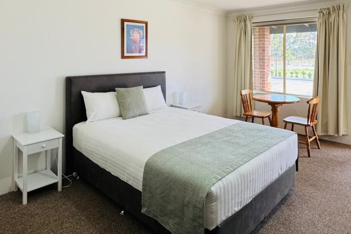 Desk, laptop workspace, iron/ironing board, free WiFi