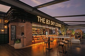 2 bars/lounges, pub, rooftop bar