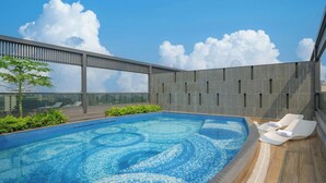 A rooftop swimming pool with a clear view of the city skyline, surrounded by a modern architectural design. - Four Points By Sheraton Kinshasa (Kinshasa)