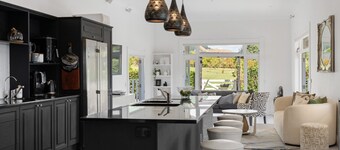 Te Horo Haven - spacious 4 Bedroom Villa with Pool, Spa and great family vibes!