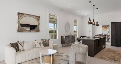 Te Horo Haven - spacious 4 Bedroom Villa with Pool, Spa and great family vibes!