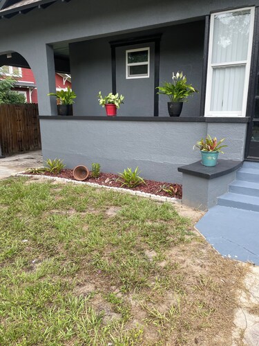 Charming and Cozy Winter Haven Oasis