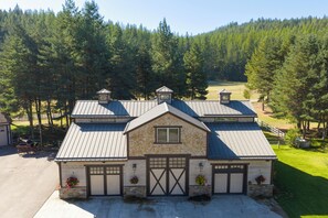 المنشأة من الخارج