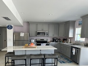 Micro-ondes, four, plaque de cuisson, lave-vaisselle