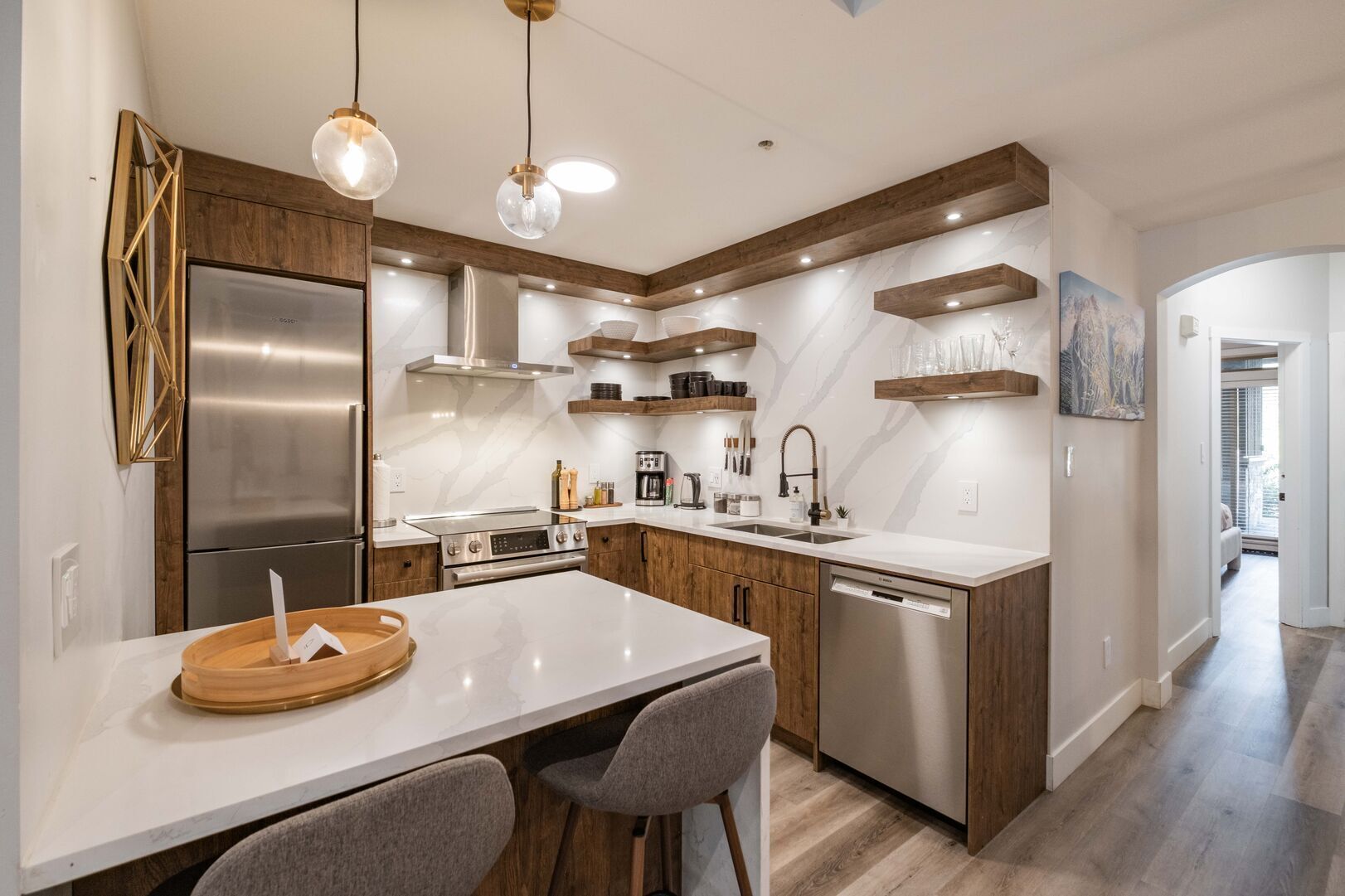 ثلاجة، ميكروويف، فرن، موقد طهي مسطح