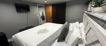 4-bedroom apartment in delightful Bridgeport with AC