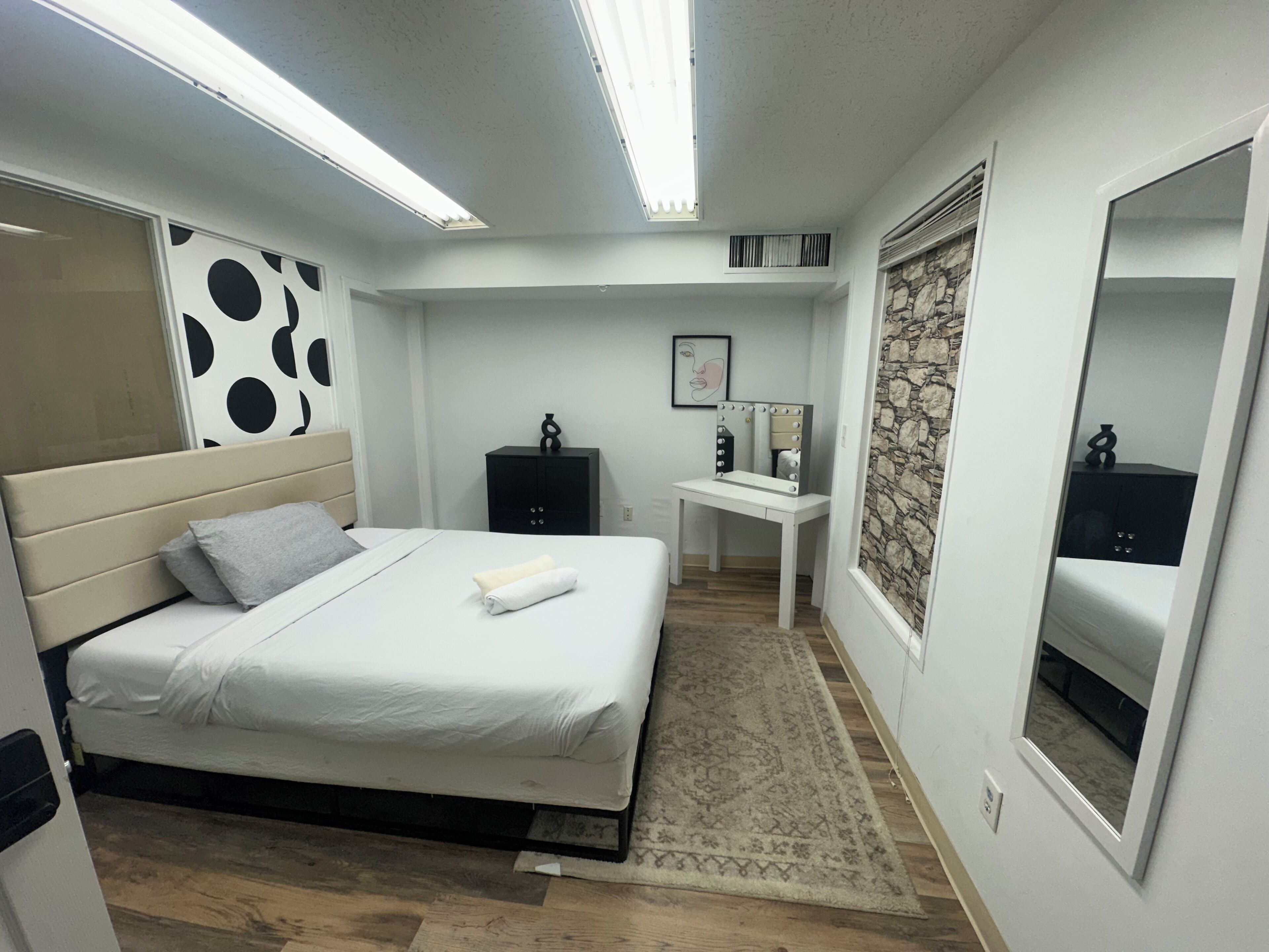 4 bedrooms, WiFi, bed sheets