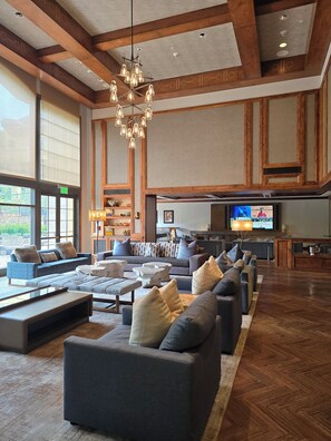 Interior - Luxury 2-bed/2.5 bath Ritz-Carlton villa ski-in/ski-out in beautiful Vail, CO (Vail)