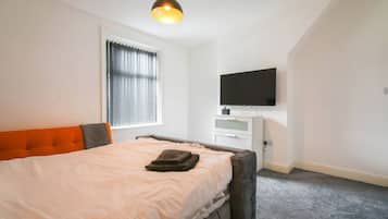 2 bedrooms, desk, iron/ironing board, travel cot