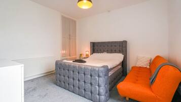 2 多间卧室、办公桌、熨斗/熨衣板、旅行婴儿床