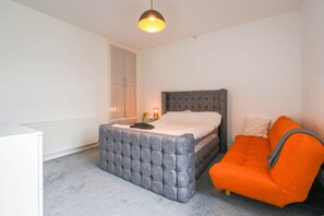 2 bedrooms, desk, iron/ironing board, travel cot
