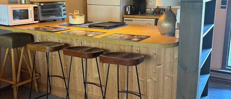 Microondas, horno, placa de cocina, lavavajillas