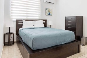 4 bedrooms, iron/ironing board, free WiFi, bed sheets