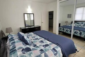 4 makuuhuonetta, silitysrauta/-lauta, ilmainen Wi-Fi, vuodevaatteet