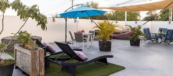 Oasis Terrace: ¡15 huésped, terraza, playa cerca!