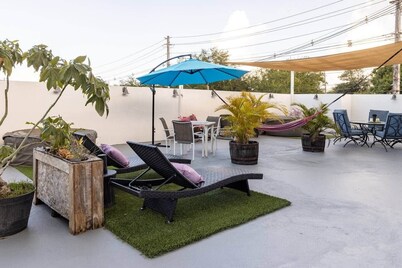 Oasis Terrace! 15 guest near beach. Huge terrace!