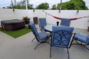Outdoor dining - Oasis Terrace! 15 guest near beach. Huge terrace! (Sabana, Vega Alta, Puerto Rico)