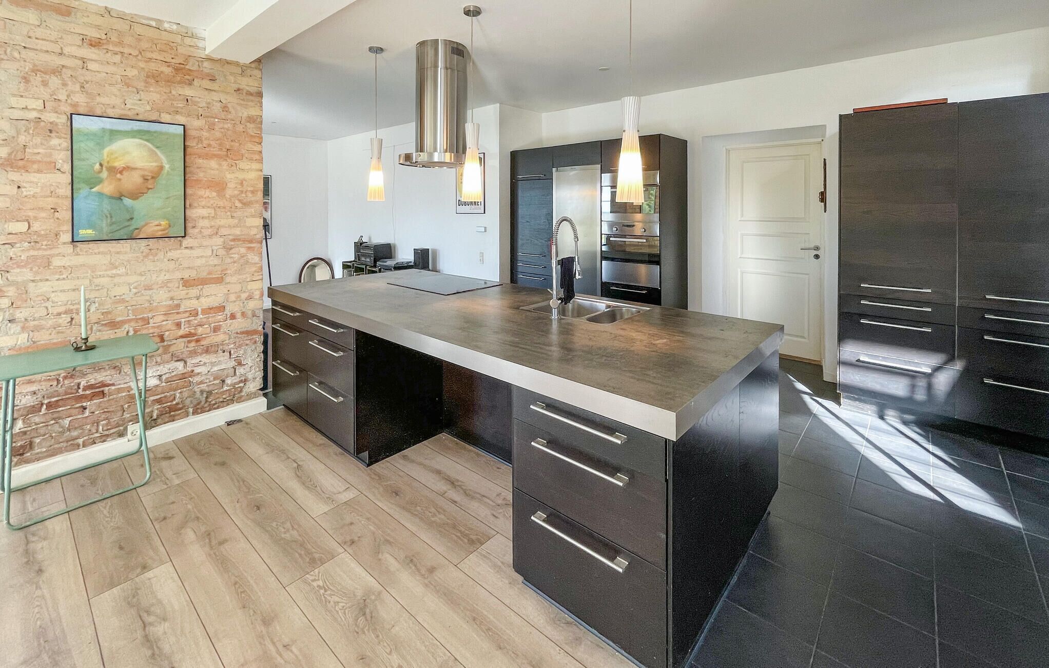 Fridge, dishwasher, coffee/tea maker