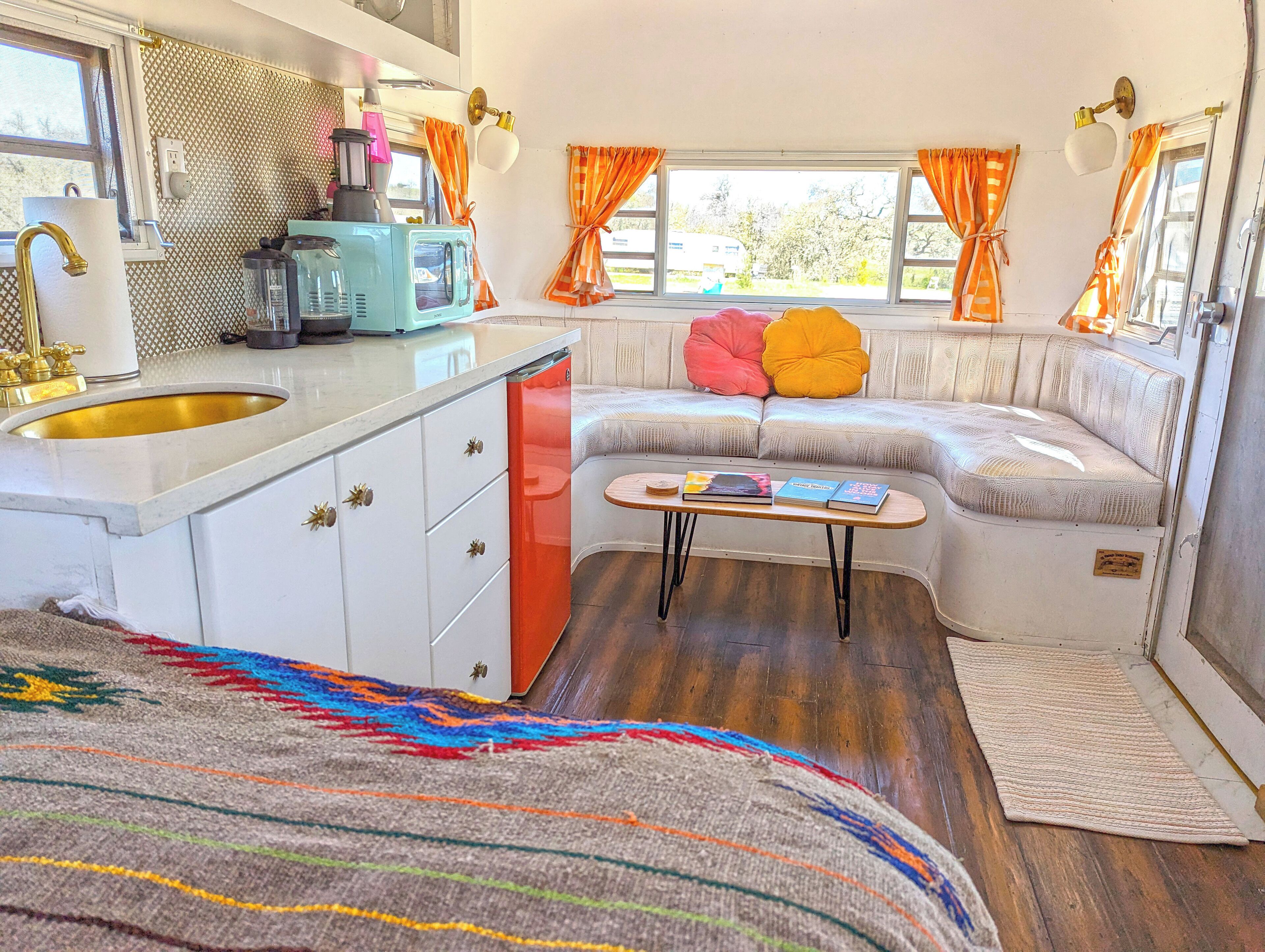 Janis Jopplin Trailer | Living area | Music library