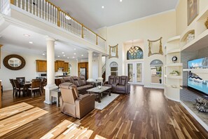 Interior - Plunge into Joy & Bayfront Magic at Seaside Escape - Villa Seabird (Apollo Beach)