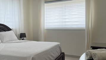 4 makuuhuonetta, silitysrauta/-lauta, ilmainen Wi-Fi, vuodevaatteet