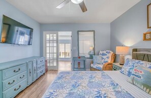 4 bedrooms, free WiFi, bed sheets - Charming 3-bedroom Beachside Townhome in gated Resort (Panama City)