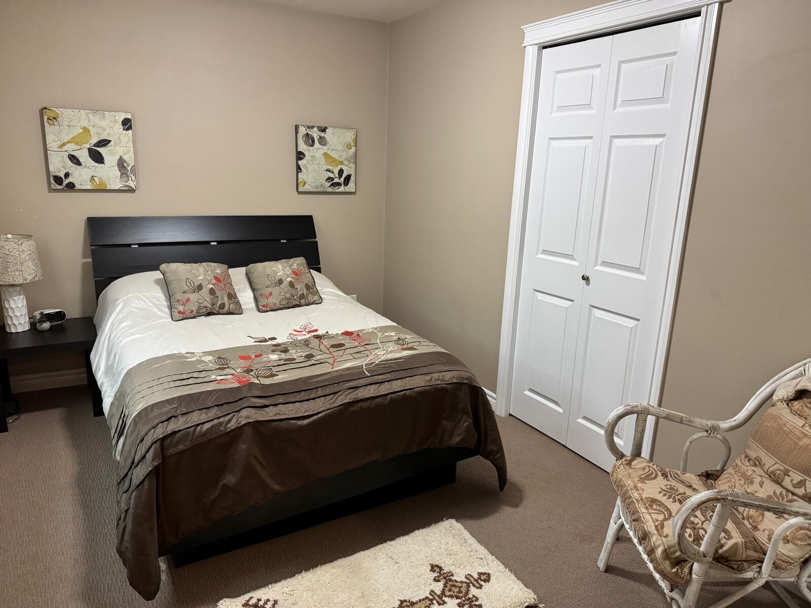 2 makuuhuonetta, silitysrauta/-lauta, Wi-Fi, vuodevaatteet