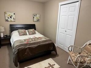 2 chambres, fer et planche à repasser, Wi-Fi, draps fournis