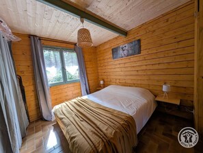 2 chambres, lit de bébé portatif