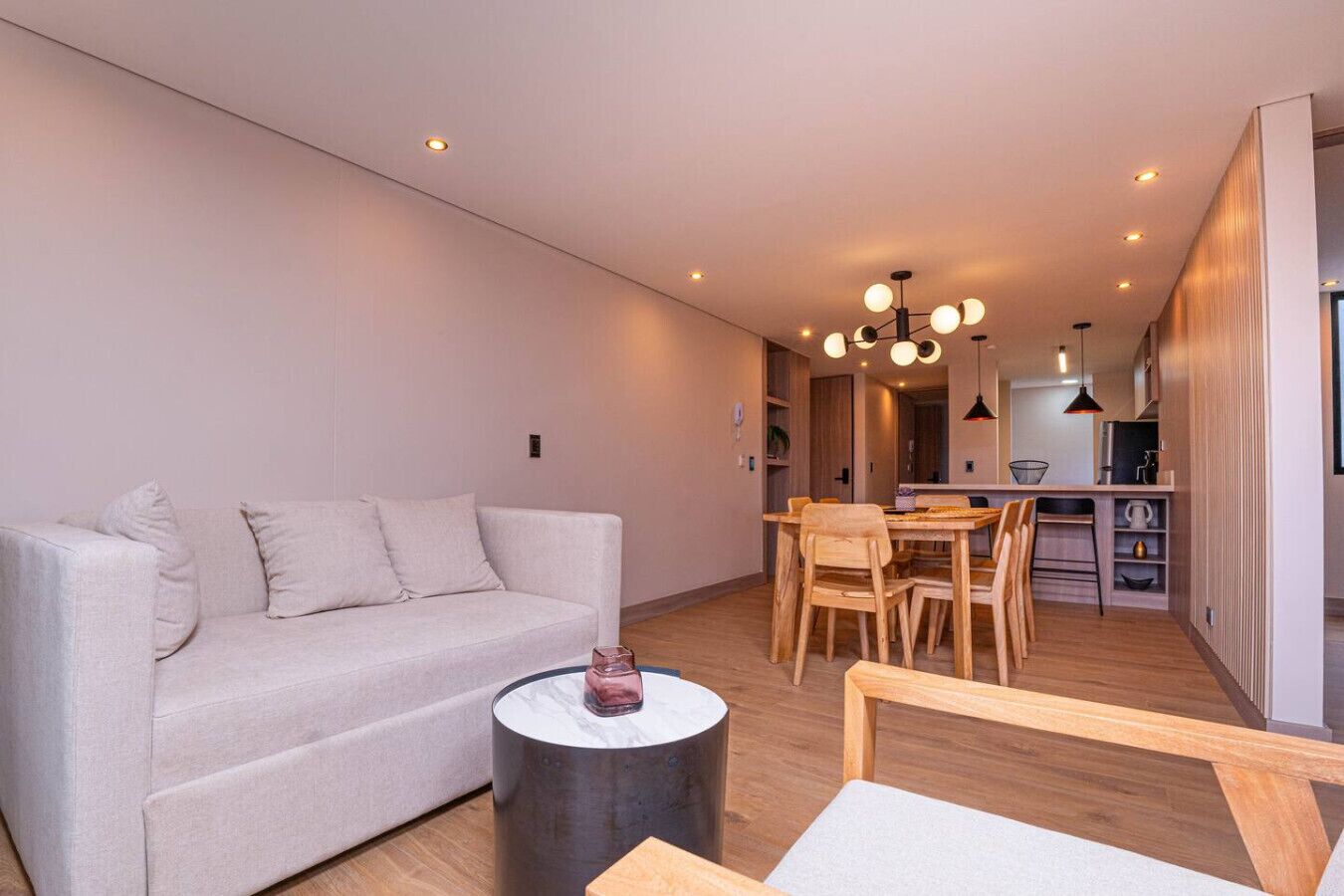 3br-3ac Apt In Laureles, Fast Wifi+private Balcony - Medellín