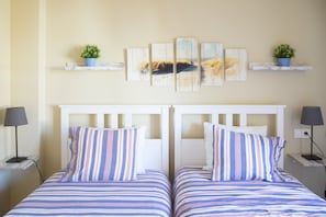4 chambres, fer et planche à repasser, lit parapluie, Wi-Fi gratuit