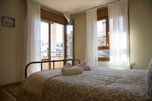 4 bedrooms, iron/ironing board, travel crib, free WiFi