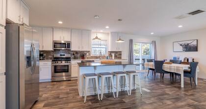 The Salsbury Star- large family home, downtown location, pet friendly