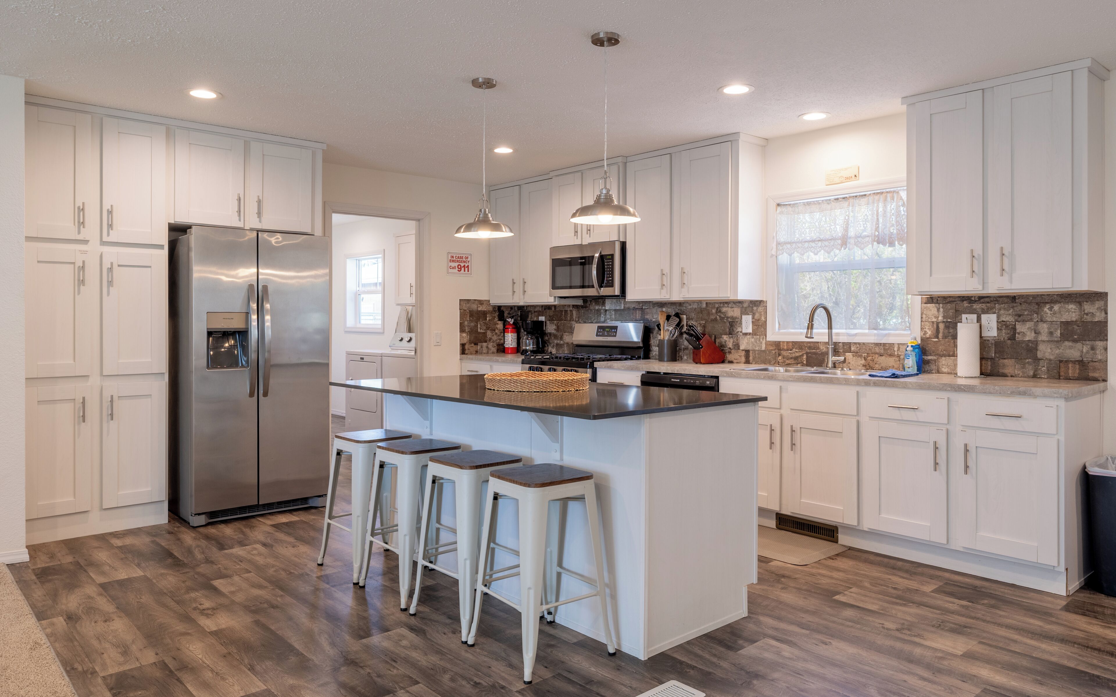 Refrigerador, microondas, horno, placa de cocina