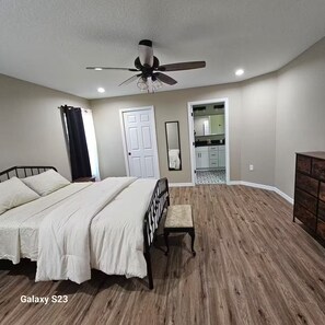 3 bedrooms, iron/ironing board, free WiFi, bed sheets