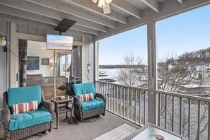Terrace/patio - Lakefront Condo with 2 Pools, Courts, Trails & Patios at 12MM (Lake Ozark)