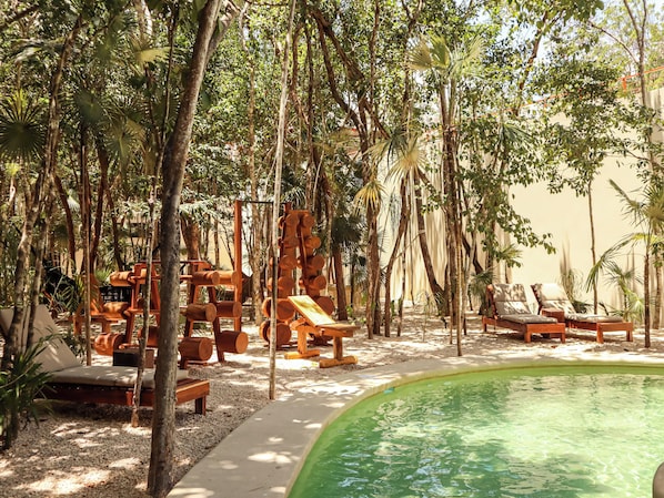 2 outdoor pools