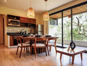 Appartamento, 2 camere da letto, balcone, vista resort | Sala da pranzo